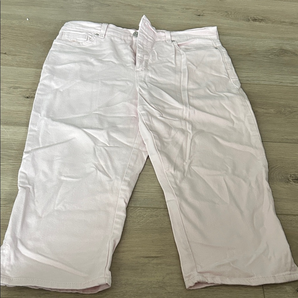 Gloria Vanderbilt Light Pink Capris